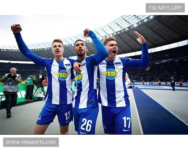 沙尔克04边路进攻渐入佳境，士气回升成保级关键