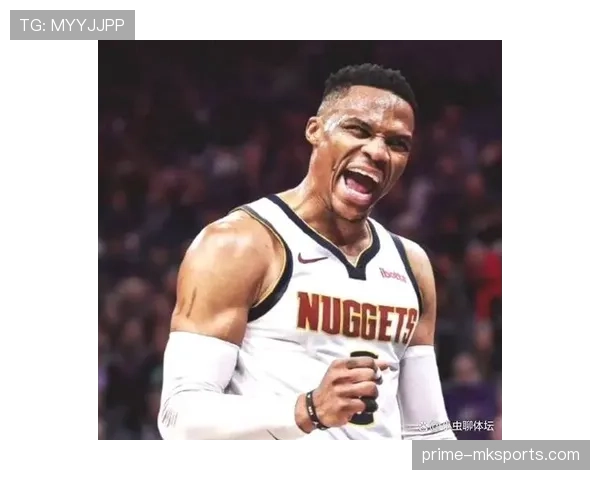 威少衣柜里塞满潮牌，训练馆地板却磨穿三双鞋底