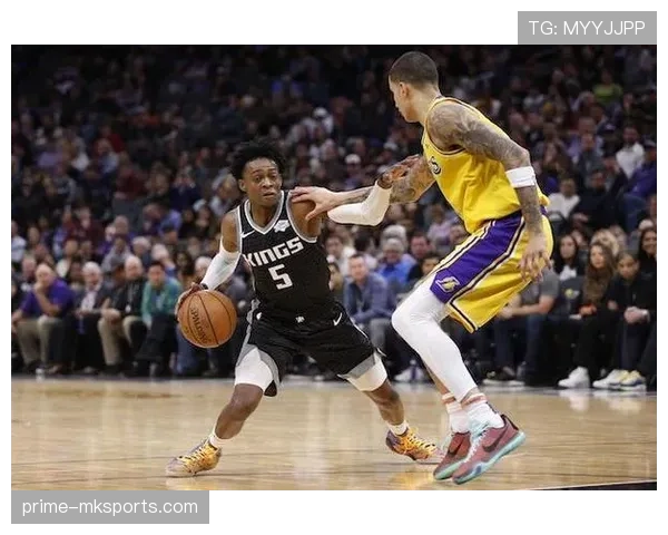 库兹马利用挡拆创造空位投篮效率提升，成为湖人关键得分点